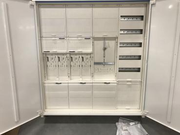 Hager Zählerschrank 4x eHZ Zählerfeld + 1x 3.HZ-TSG-Feld + 1xVerteilerfeld 5-reihig 1100mm mit APZ-Raum ZB34S (inkl. Datenschnittstelle und RJ45-Buchse)